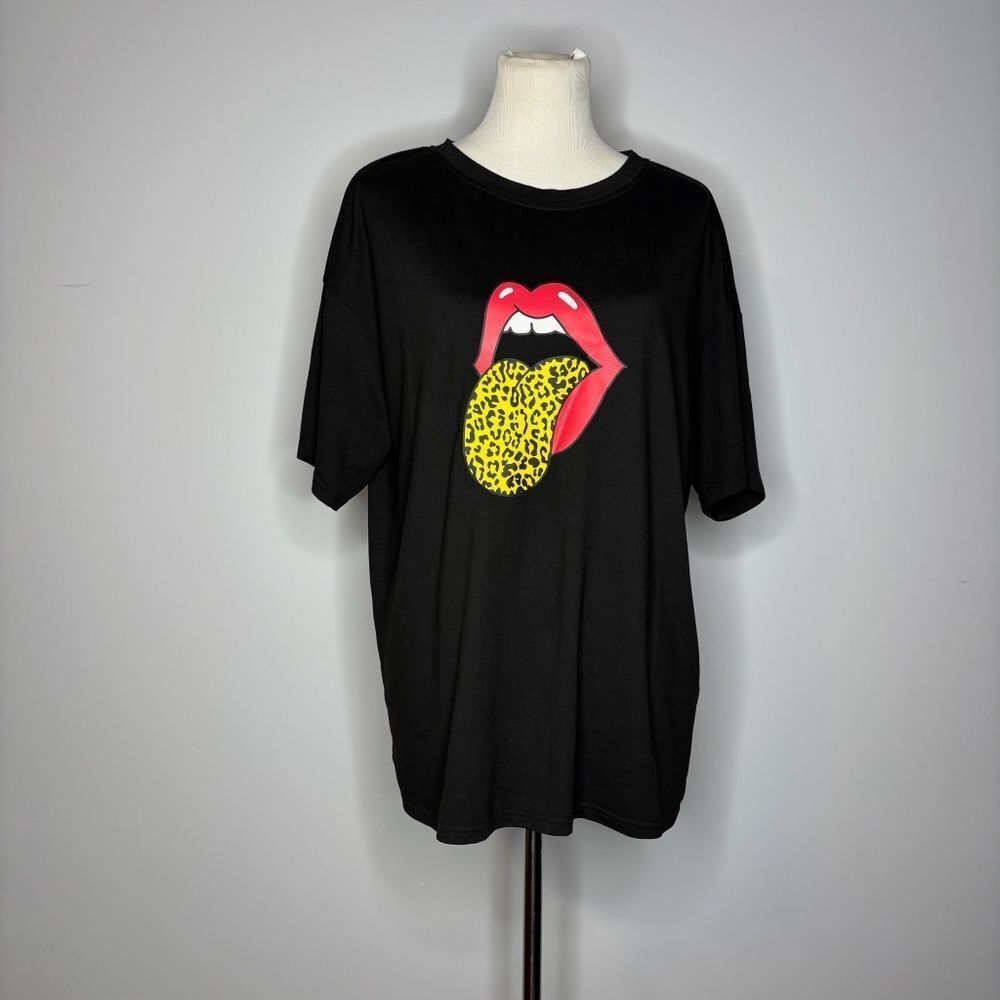 Simplee- Black Graphic Tee